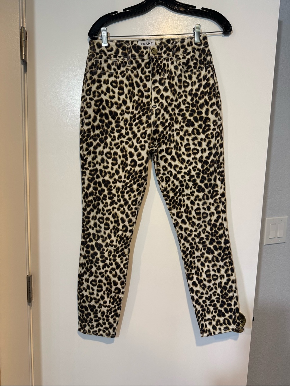 FRAME Ali High Rise Cigarette Leopard Print Slim Jeans - Size 28
